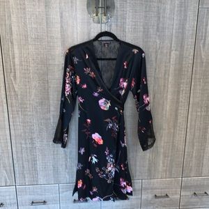 Victoria’s‎ Secret Floral Kimono Dressing Gown